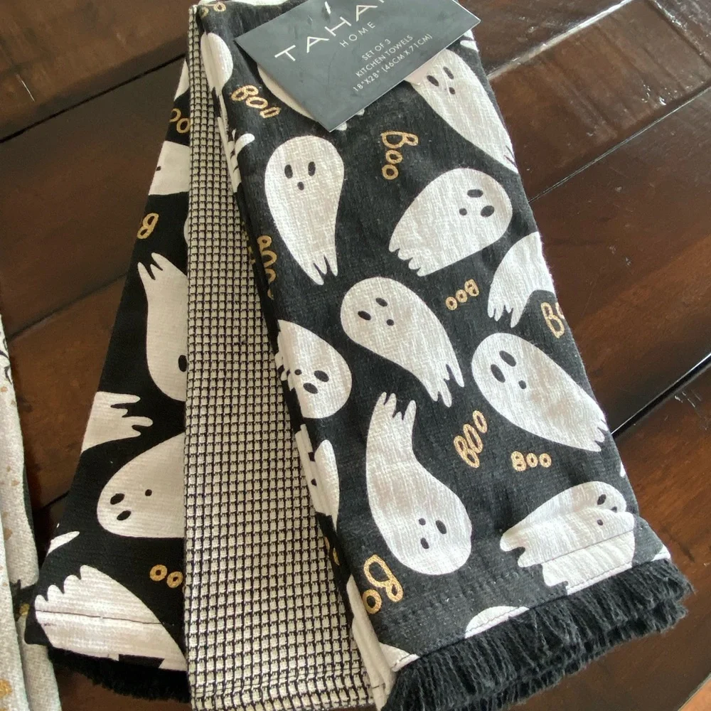 Tahari Halloween BOO Ghosts Black and White Kitchen Towels bundle - (2) sets